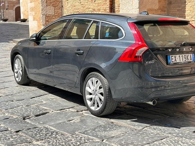 Usata Volvo V60 Momentum 136 CV (100 kW) 2014 Grigio Station wagon