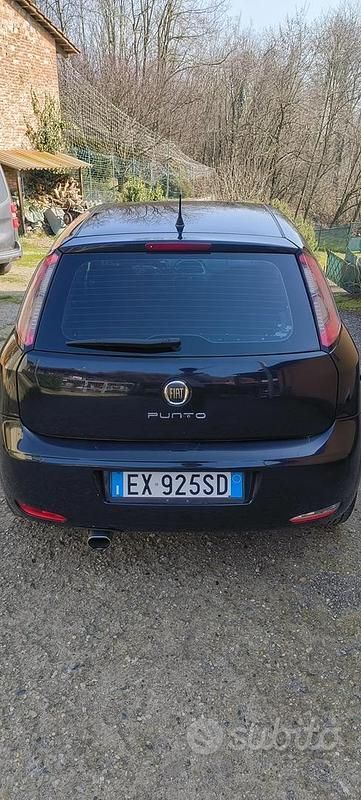 Usata Fiat Punto Lounge 69 CV (50 kW) 2015 Nero Utilitaria