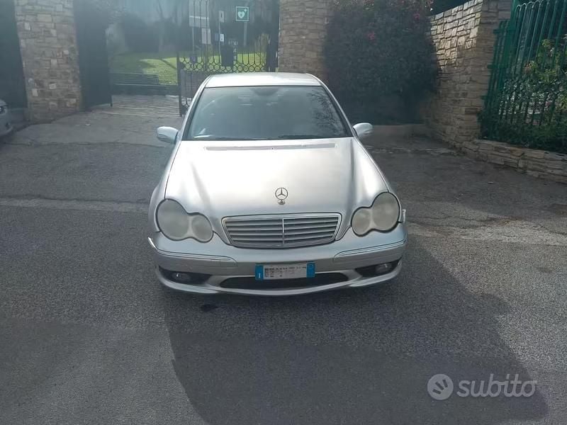 Usata Mercedes C200 Sport Edition 122 CV (89 kW) 2007 Grigio Berlina