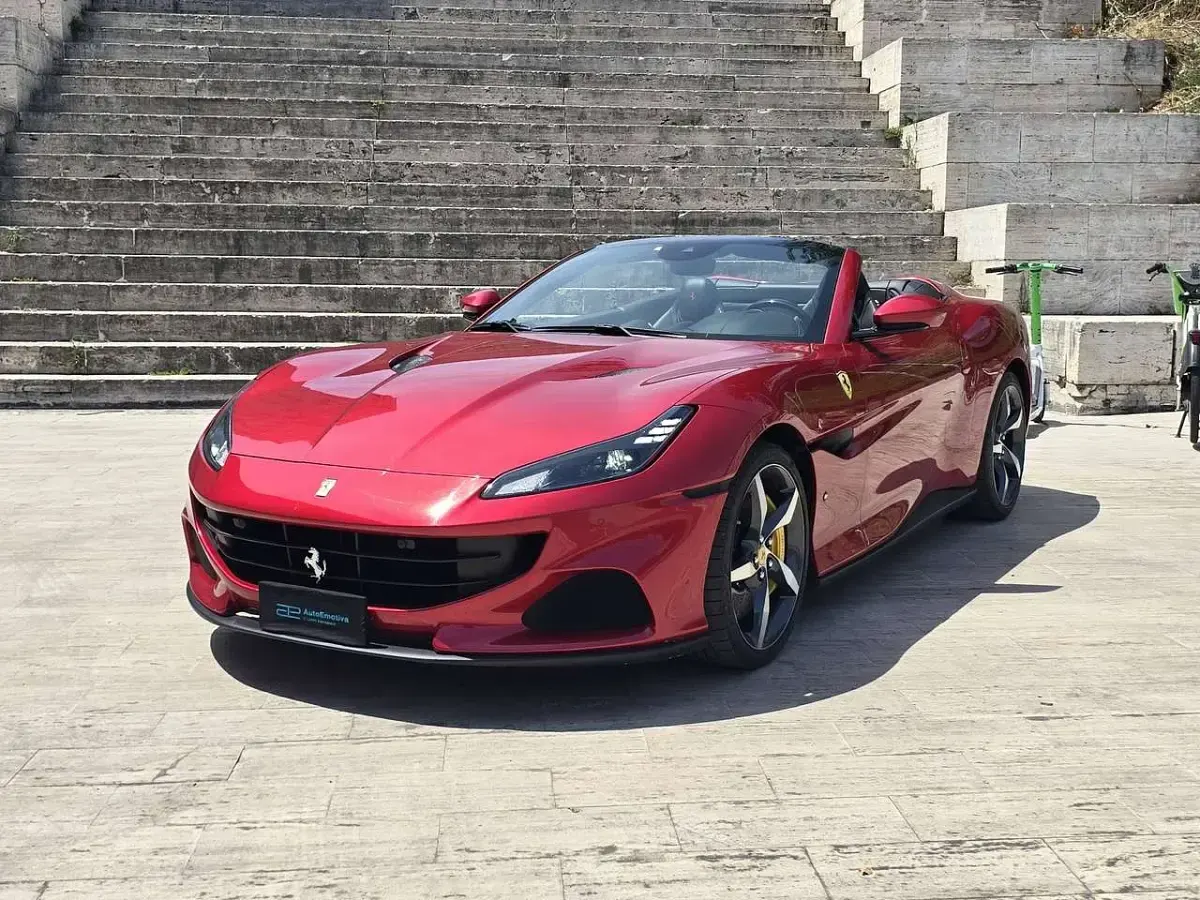 Usata Ferrari Portofino 620 CV (456 kW) 2023 Rosso Cabrio