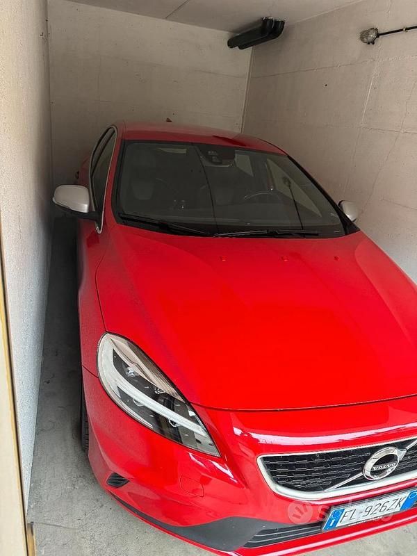 Usata Volvo V40 R-Design 2017 Rosso Berlina