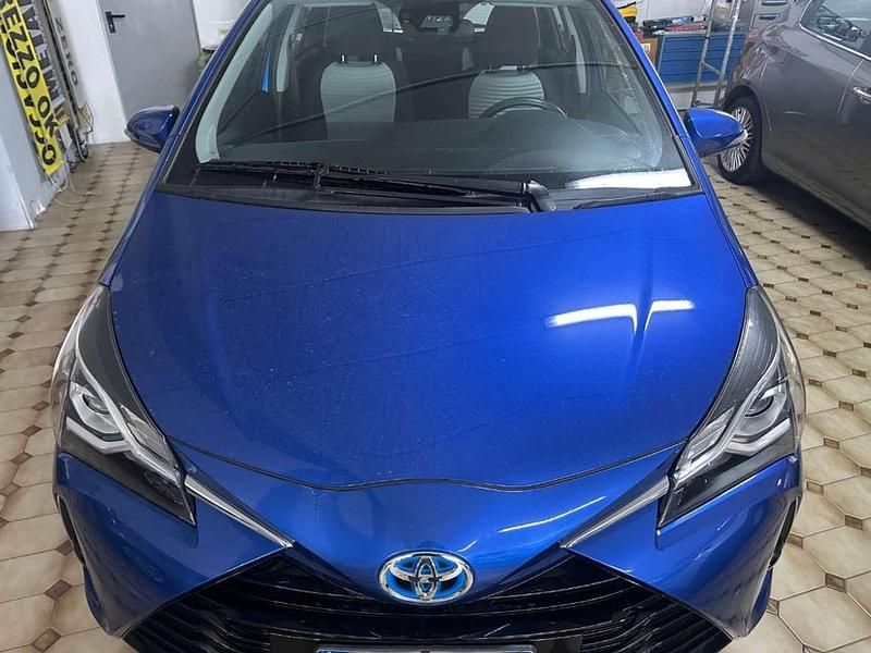 Blu Usata 2019 Toyota Yaris Hybrid Tre volumi | 10.900 € (Ottimo prezzo) - Immagine 1/4