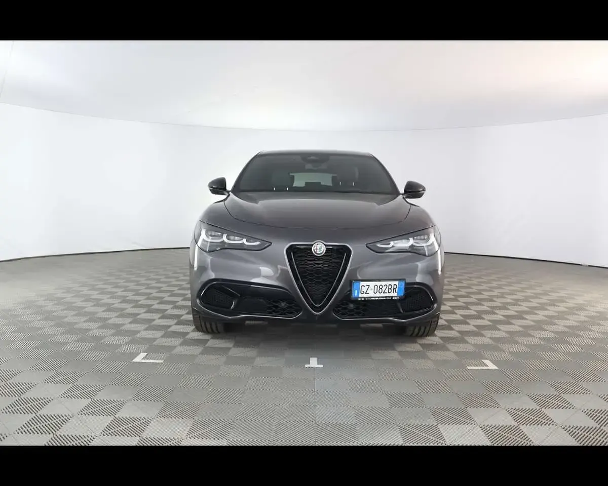Usata Alfa Romeo Stelvio Veloce 209 CV (153 kW) 2025 Grigio vesuvio SUV