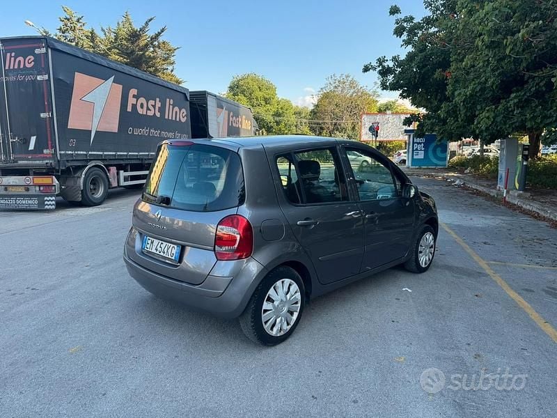 Usata Renault Modus 75 CV (55 kW) 2012 Grigio Monovolume