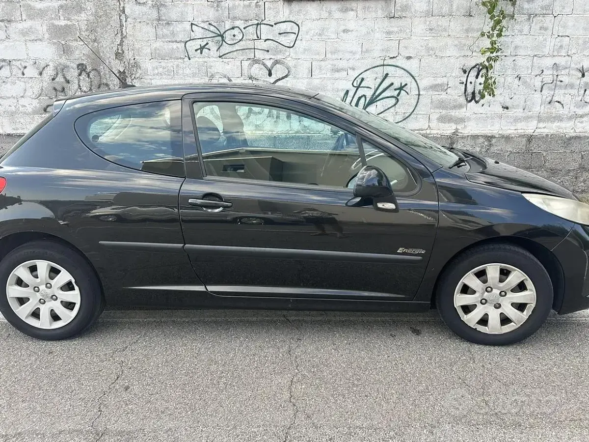 Usata Peugeot 207 68 CV (50 kW) 2008 Nero Berlina