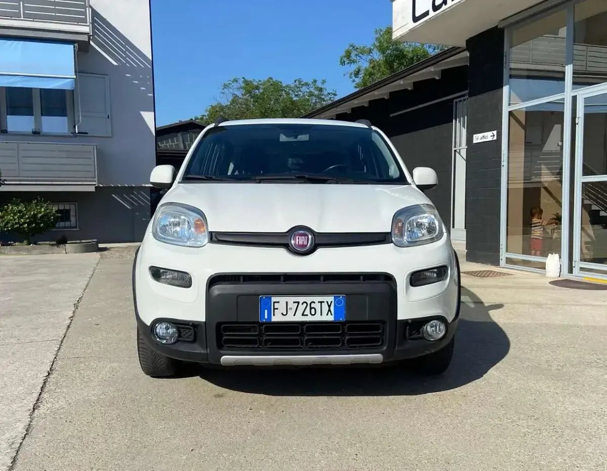 Usata Fiat Panda 4x4 S 84 CV (61 kW) 2017 Bianco Utilitaria