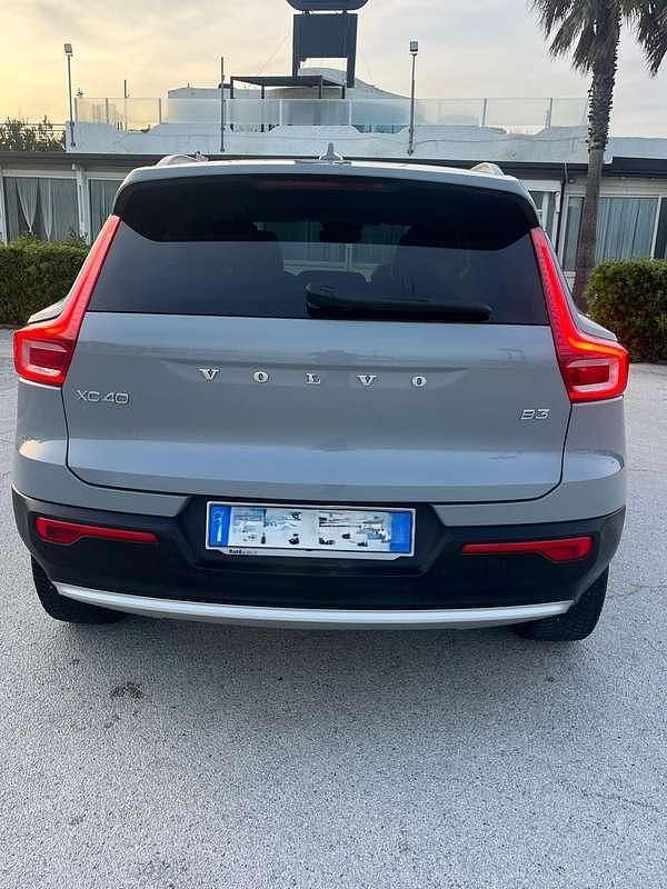 Usata Volvo XC40 Core 163 CV (119 kW) 2024 Grigio SUV