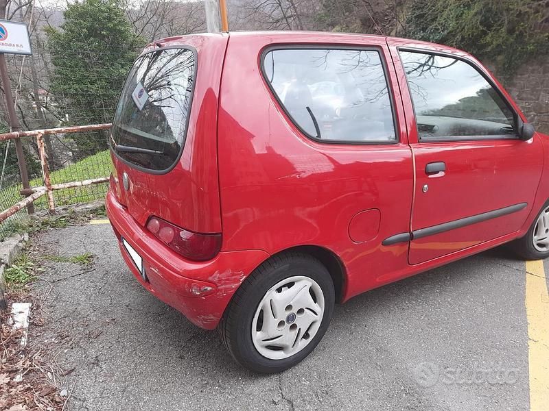 Usata Fiat 600 54 CV (39 kW) 2005 Rosso Utilitaria