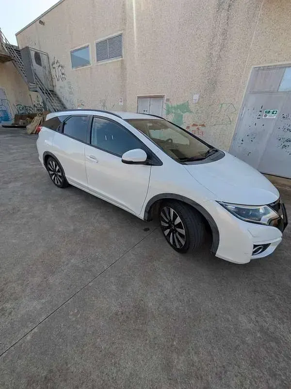 Begagnad Honda Civic 120 HK (88 kW) 2015 Vit Kombi