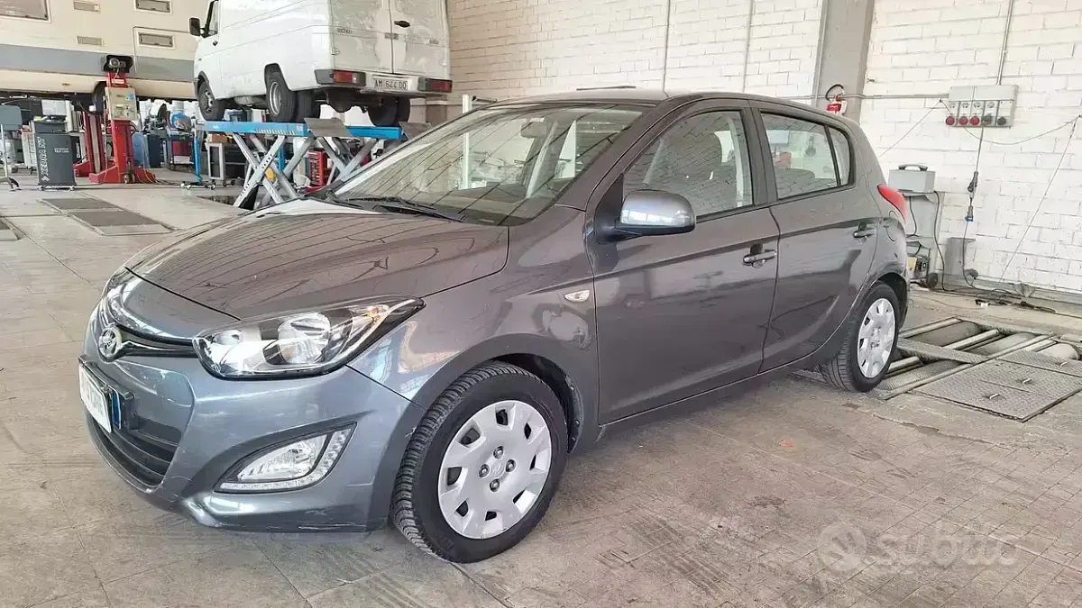 Usata Hyundai i20 85 CV (62 kW) 2015 Grigio Utilitaria