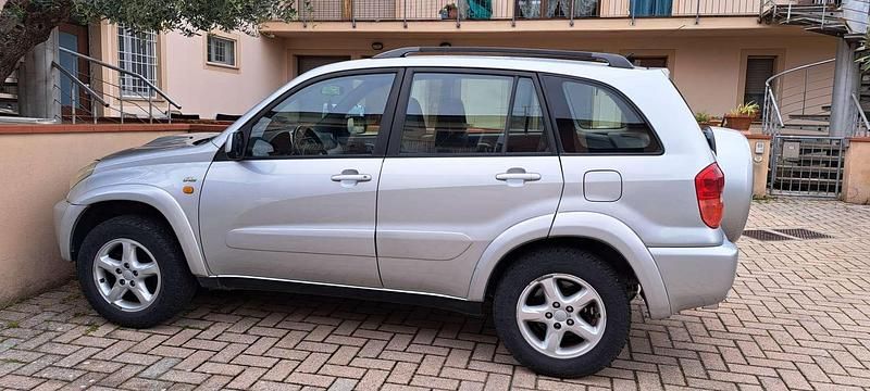Usata Toyota RAV4 116 CV (85 kW) 2002 Argento SUV