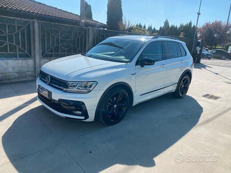 Bianco Usata 2019 VW Tiguan R-line SUV | 20.999 € (Buon prezzo) - Immagine 1/4