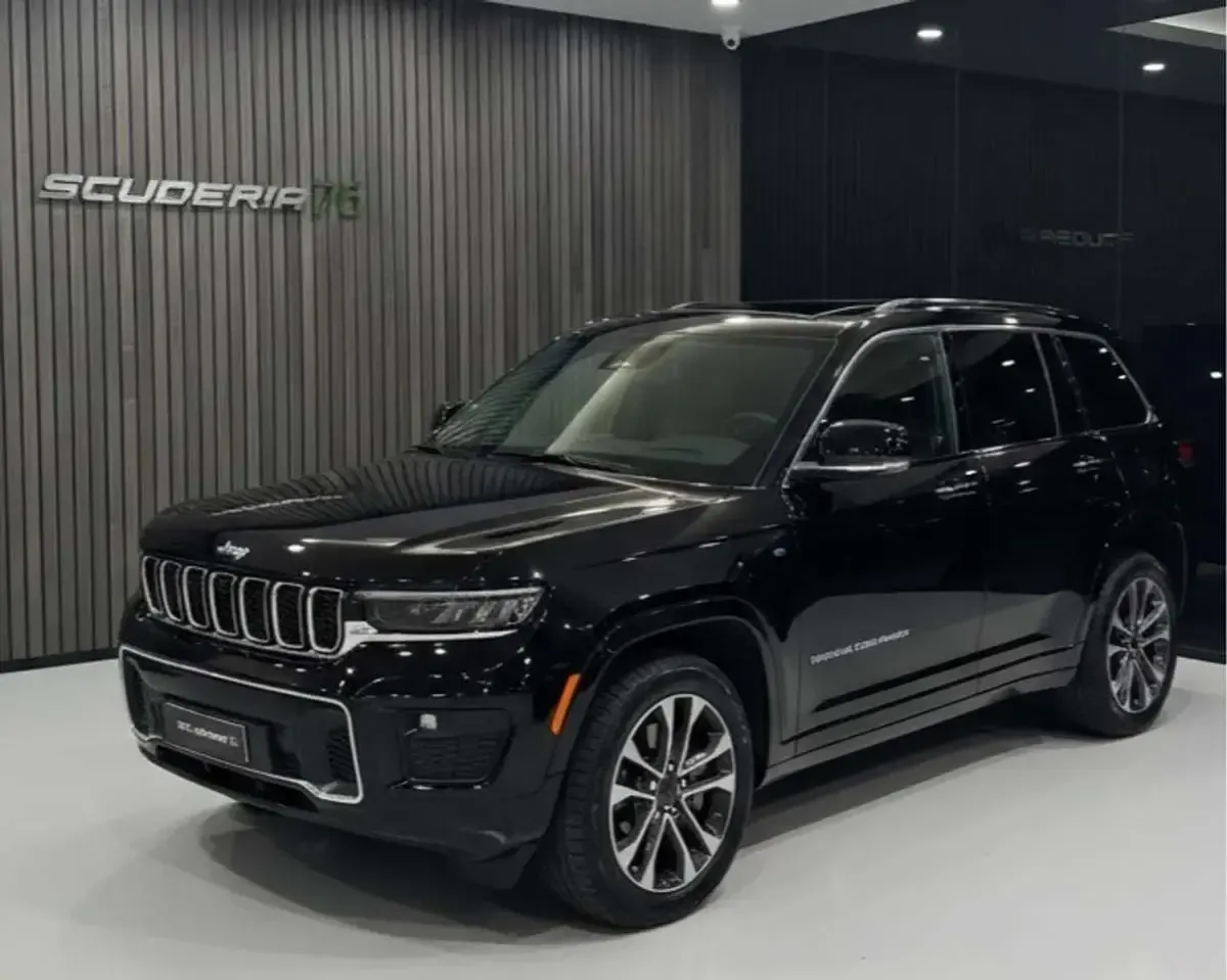 Usata Jeep Grand Cherokee Overland 272 CV (200 kW) 2024 Diamond black SUV
