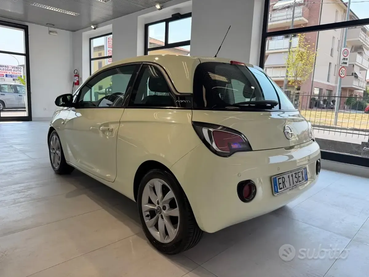 Usata Opel Adam Glam 69 CV (50 kW) 2013 Beige Utilitaria