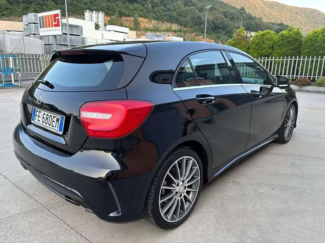 Usata Mercedes A180 Premium 109 CV (80 kW) 2016 Nero Utilitaria