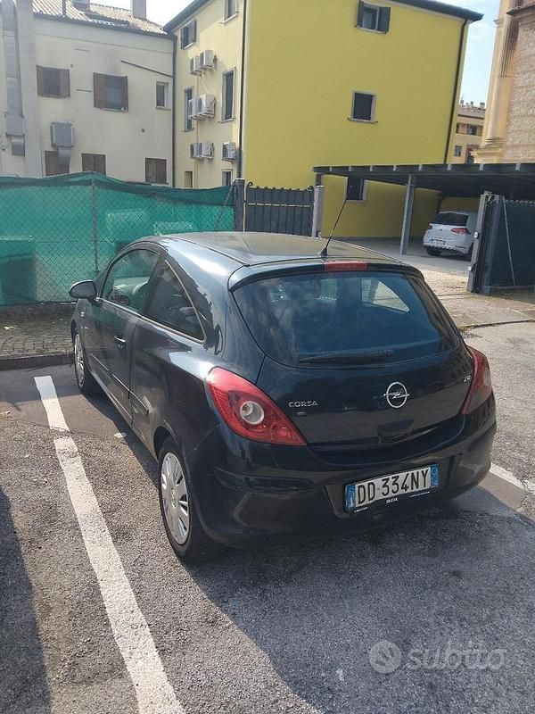 Usata Opel Corsa 75 CV (55 kW) 2007 Nero Berlina