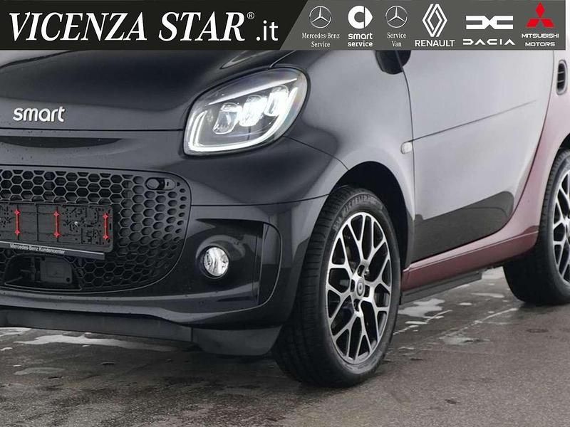 Usata Smart ForTwo Electric Drive 41 kW (56 CV) 2024 Nero / rosso Cabrio