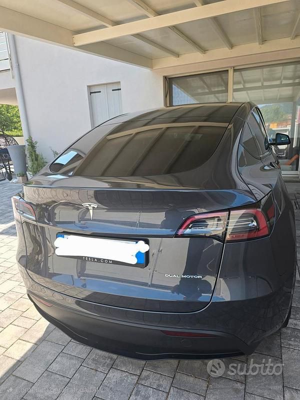 Usata Tesla Model Y Long Range AWD 152 kW (208 CV) 2023 Grigio SUV