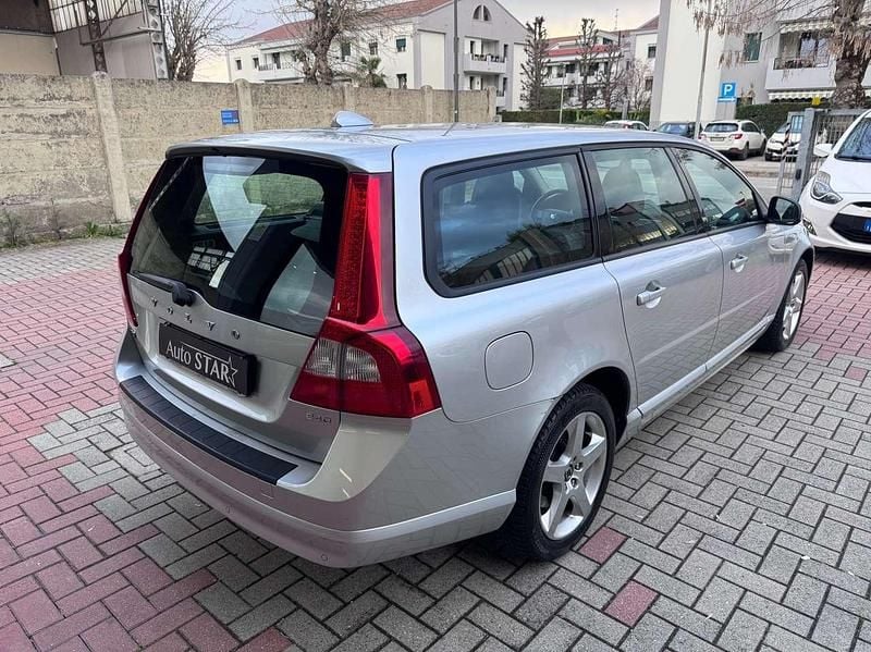 Usata Volvo V70 Momentum 163 CV (119 kW) 2009 Argento Station wagon
