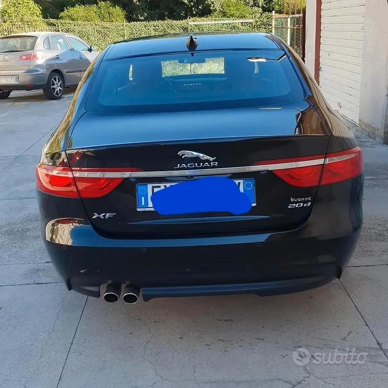 Usata Jaguar XF 200 CV (147 kW) 2017 Nero Berlina