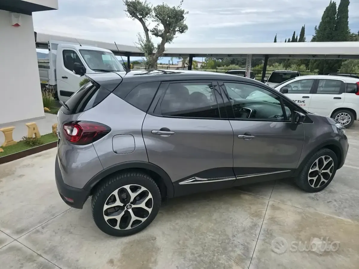 Usata Renault Captur Intens 90 CV (66 kW) 2018 Grigio SUV