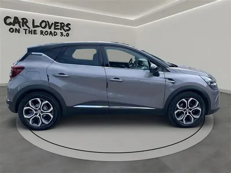 Käytetty Renault Captur Techno 101 HP (74 kW) 2023 Harmaa Katumaasturi