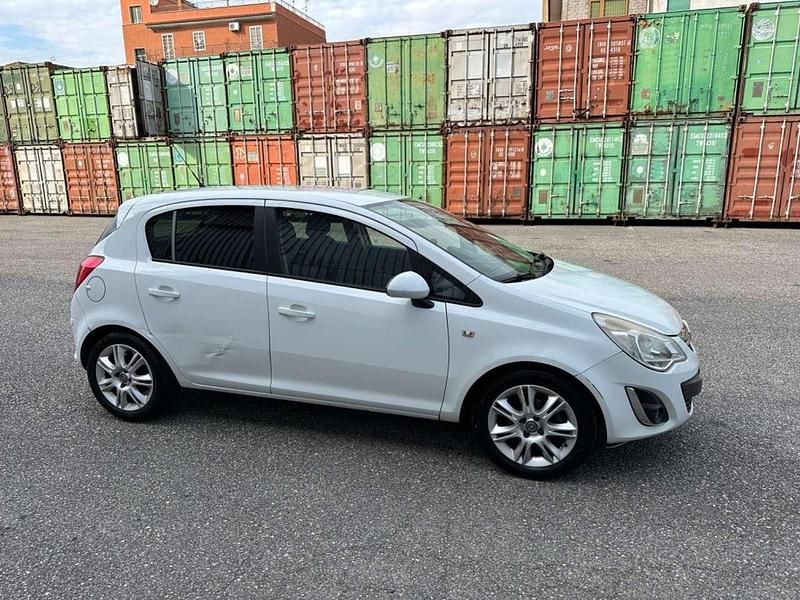 Usata Opel Corsa Edition 86 CV (63 kW) 2014 Bianco Berlina