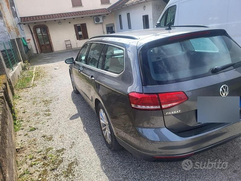 Usata VW Passat 150 CV (110 kW) 2015 Grigio Station wagon
