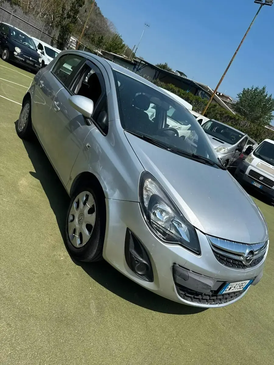 Usata Opel Corsa Edition 75 CV (55 kW) 2014 Argento Utilitaria