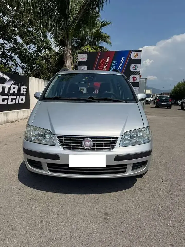 Usata Fiat Idea Emotion 95 CV (69 kW) 2011 Grigio Monovolume