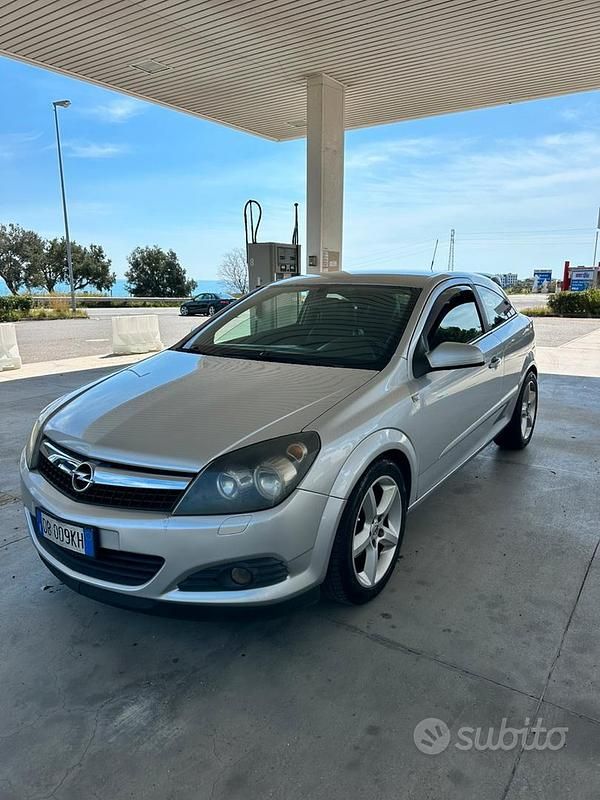 Usata Opel Astra GTC Cosmo 101 CV (74 kW) 2006 Grigio Berlina