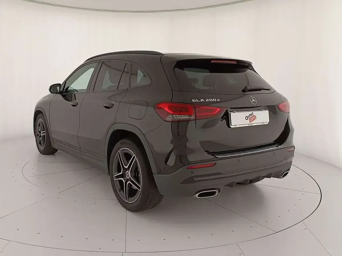 Usata Mercedes GLA200 Premium 150 CV (110 kW) 2022 Nero metallizzato SUV