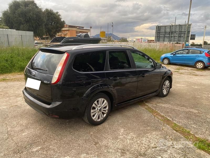 Usata Ford Focus 110 CV (80 kW) 2011 Nero Station wagon