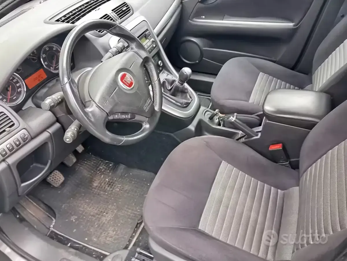 Usata Fiat Croma 120 CV (88 kW) 2010 Grigio Station wagon