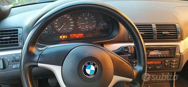 Usata BMW 318 Cabriolet Efficient Dynamics 143 CV (105 kW) 2004 Nero Cabrio