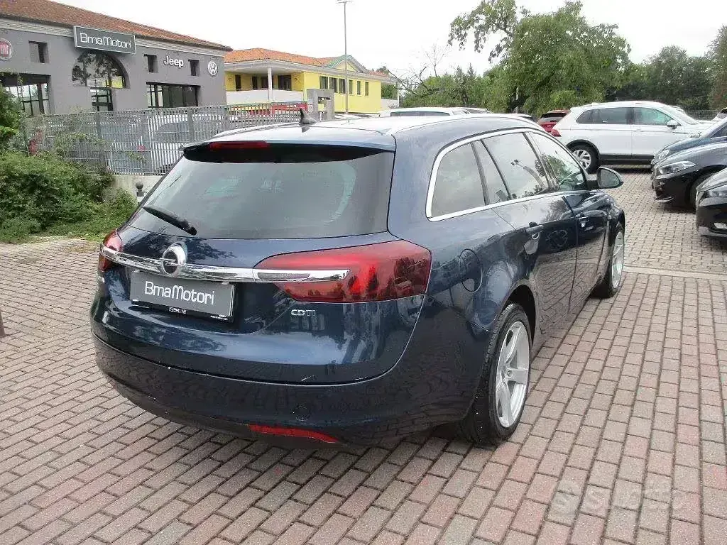 Usata Opel Insignia Cosmo 163 CV (119 kW) 2014 Bluazzurro Station wagon