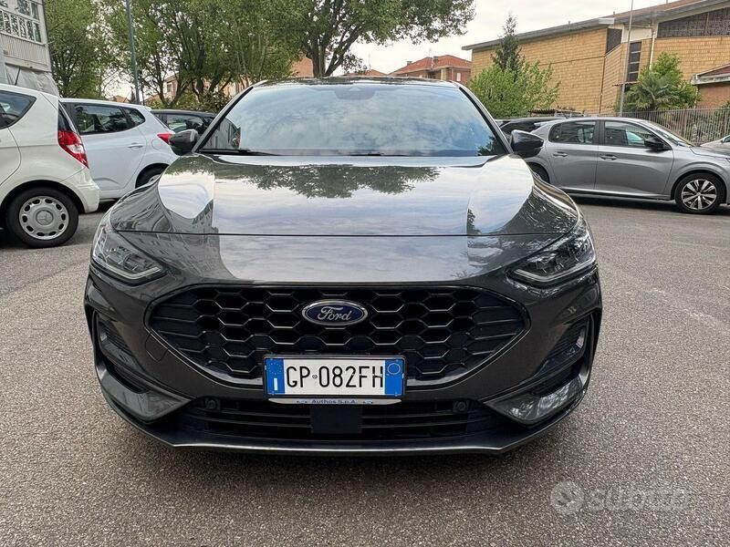 Grigio Usata 2023 Ford Focus ST-Line | 25.500 € (Cara) - Immagine 1/4