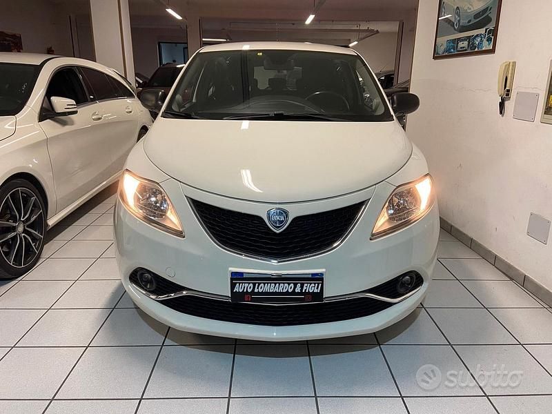 Usata Lancia Ypsilon Silver 69 CV (50 kW) 2016 Bianco Utilitaria