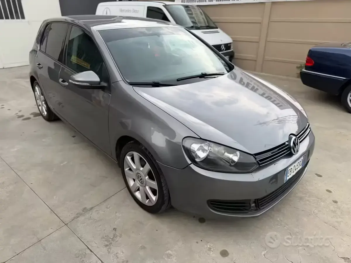 Usata VW Golf VI Highline 105 CV (77 kW) 2010 Marrone Utilitaria