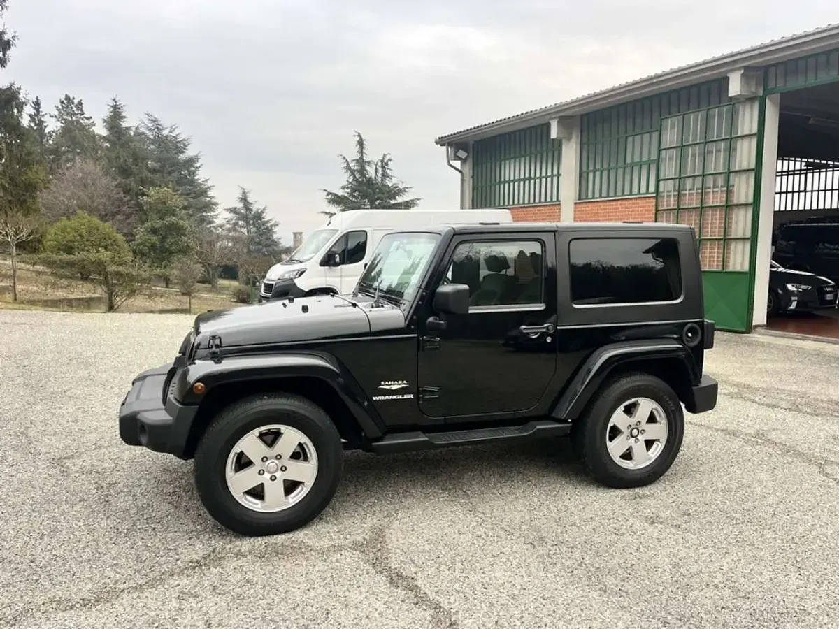 Usata Jeep Wrangler Sahara 177 CV (130 kW) 2010 Nero SUV