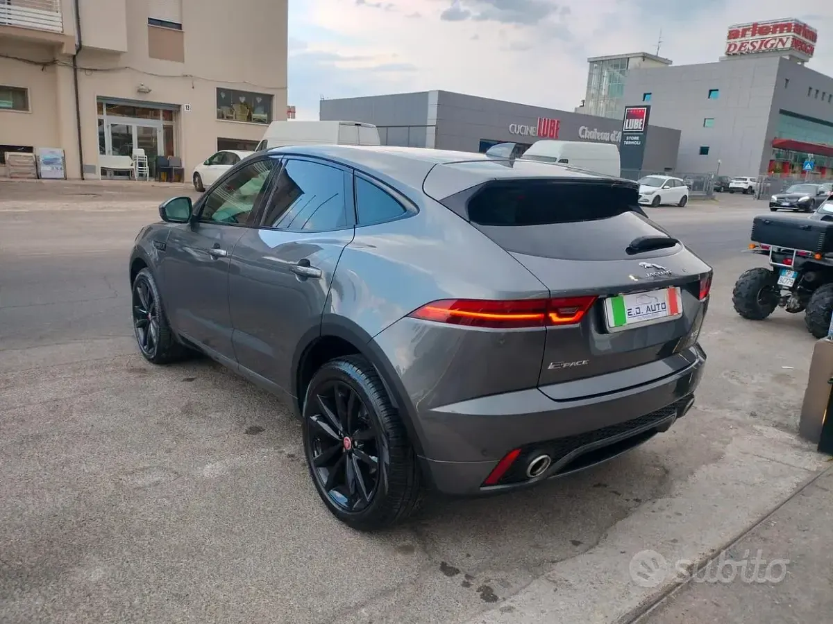 Usata Jaguar E-Pace R-Dynamic 150 CV (110 kW) 2018 Grigio SUV