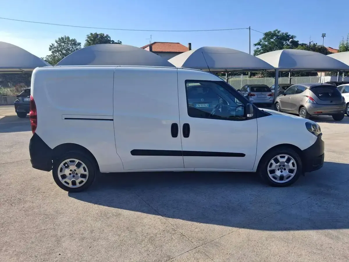 Usata Fiat Doblò Lounge 105 CV (77 kW) 2022 Other Monovolume