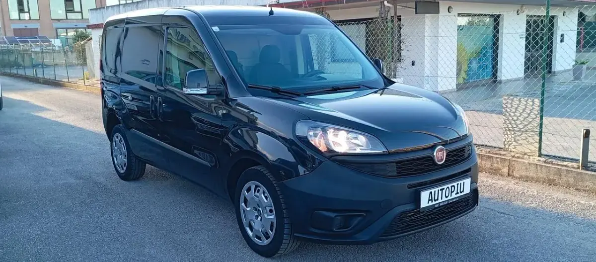 Usata Fiat Doblò 104 CV (76 kW) 2019 Nero Monovolume