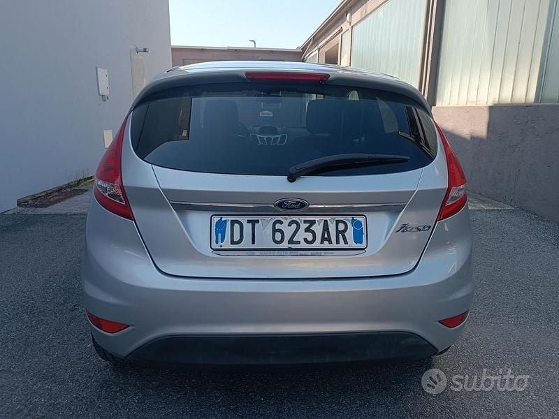 Usata Ford Fiesta 82 CV (60 kW) 2009 Grigio Berlina