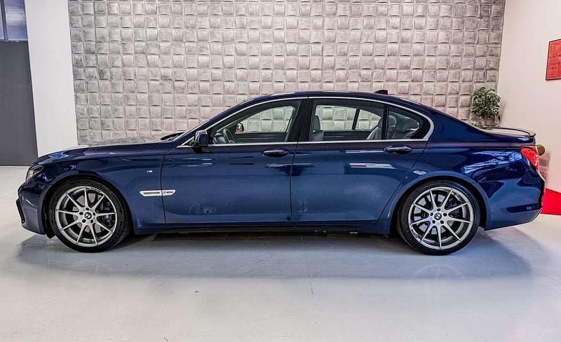 Usata BMW 750 M Sport 408 CV (300 kW) 2010 Blu/azzurro Berlina