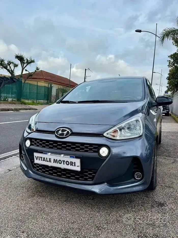 Używany Hyundai i10 Style 66 KM (48 kW) 2018 Szary Hatchback