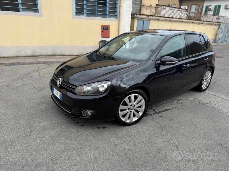 Nero Usata 2010 VW Golf VI Tre volumi | 6000 € (Buon prezzo) - Immagine 1/4