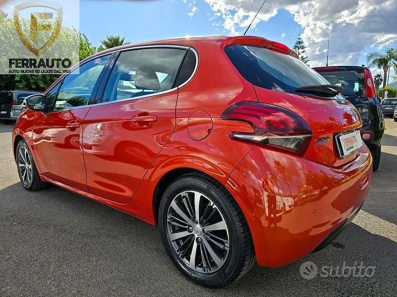 Usata Peugeot 208 Allure 82 CV (60 kW) 2016 Utilitaria