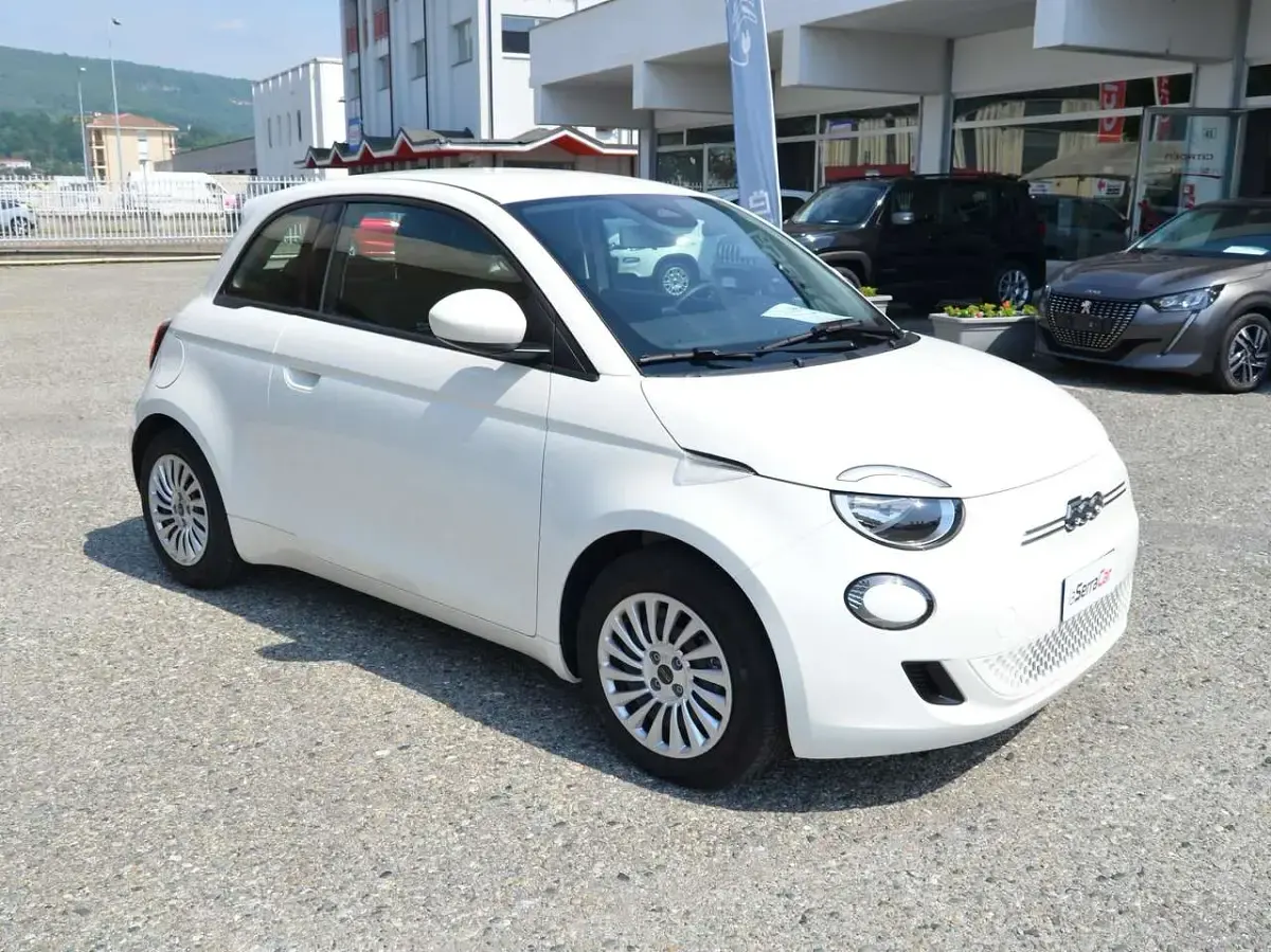 Usata Fiat 500e Action 42 kW (58 CV) 2021 Bianco Utilitaria