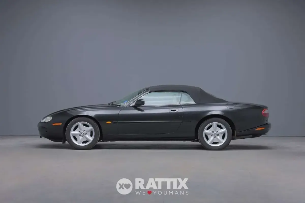 Usata Jaguar XK8 284 CV (208 kW) 1997 Nero Cabrio